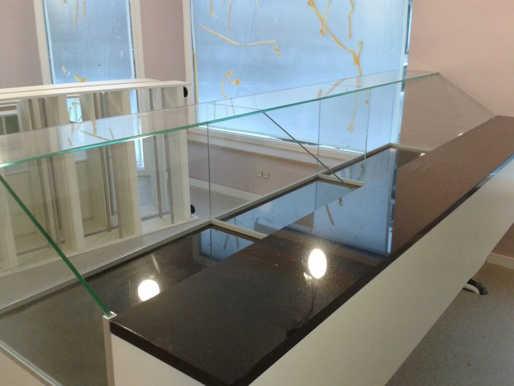 Collage UV - Collage verre sur verre ou verre sur métal - Belgoglass